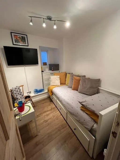 Apartment Cwtch For Couples - In The Heart Of Town Tenby