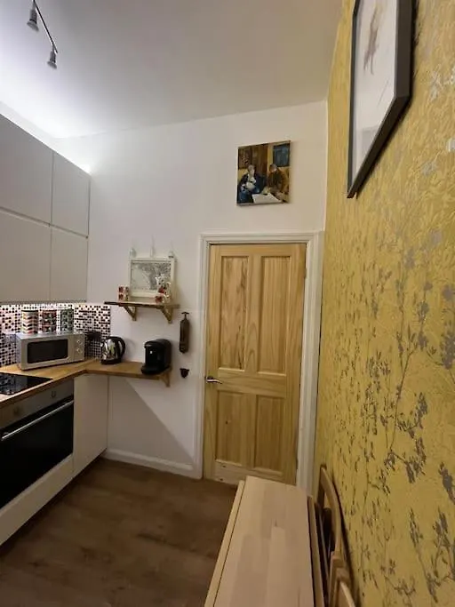 Cwtch For Couples - In The Heart Of Town * Tenby