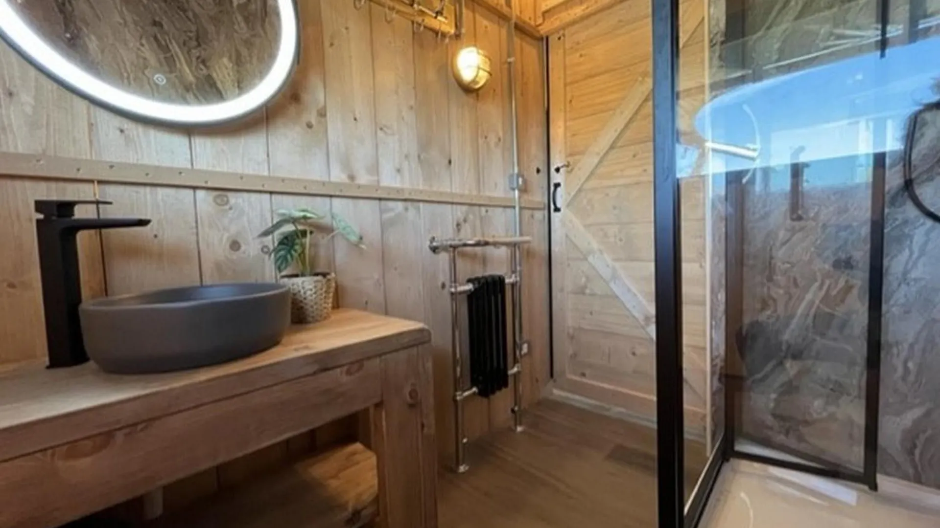 Luxury tent Jungle Book Safari Tent Tenby