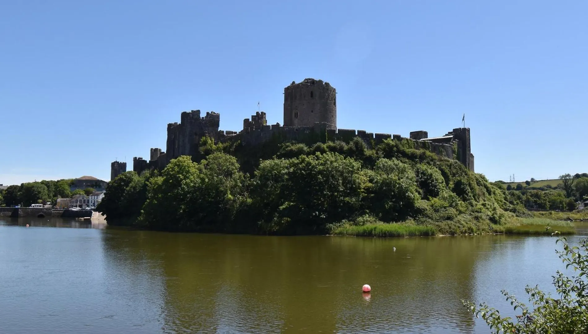 1 Bed In Fb057 * Tenby