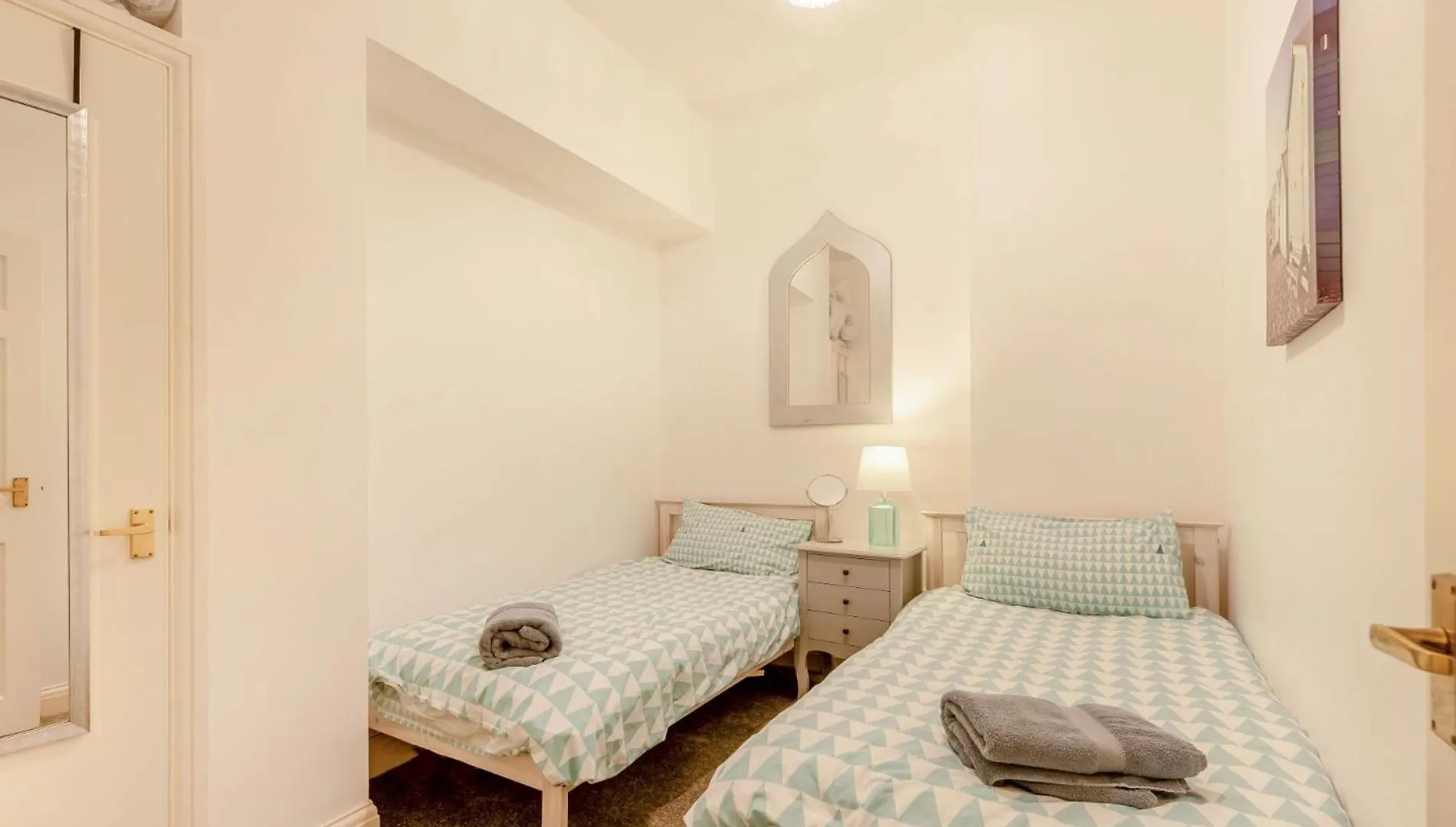 2 Bed In Fb205 * Tenby
