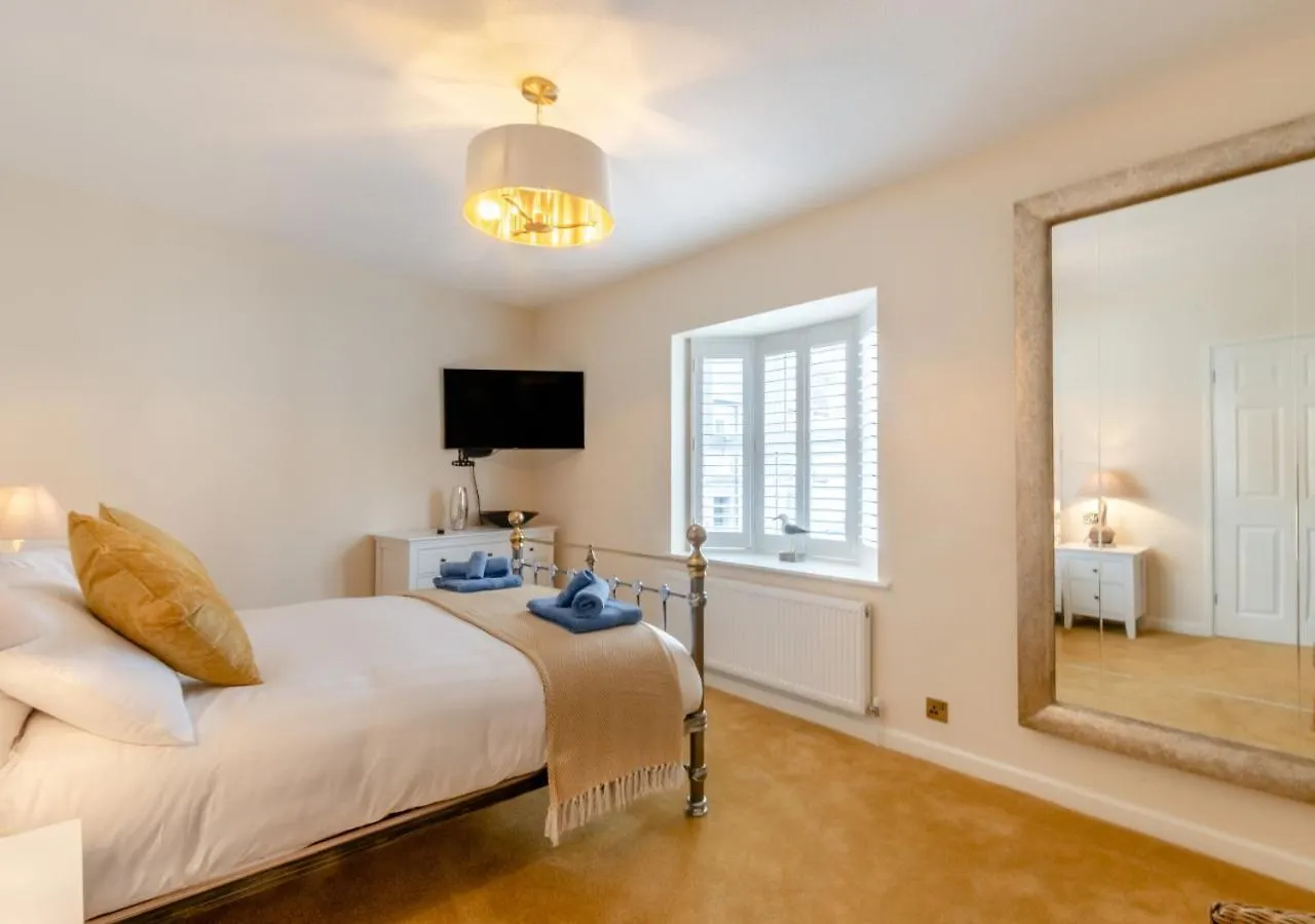 Mays Place Tenby