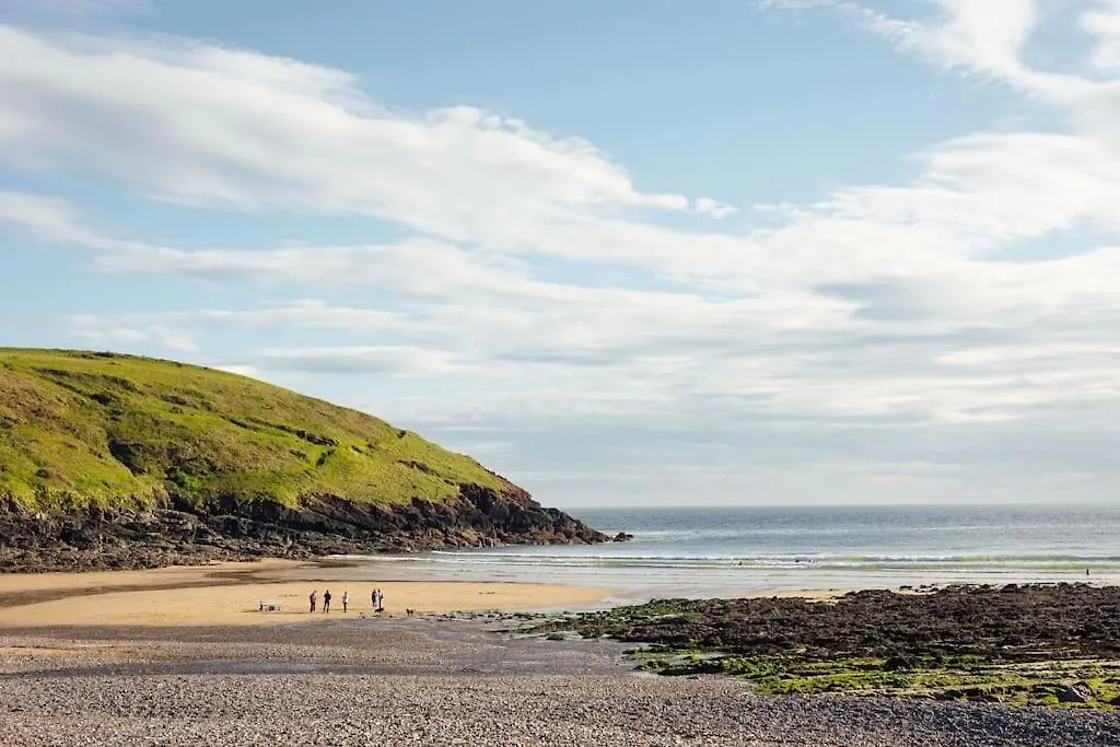 Manorbier Spacious Near