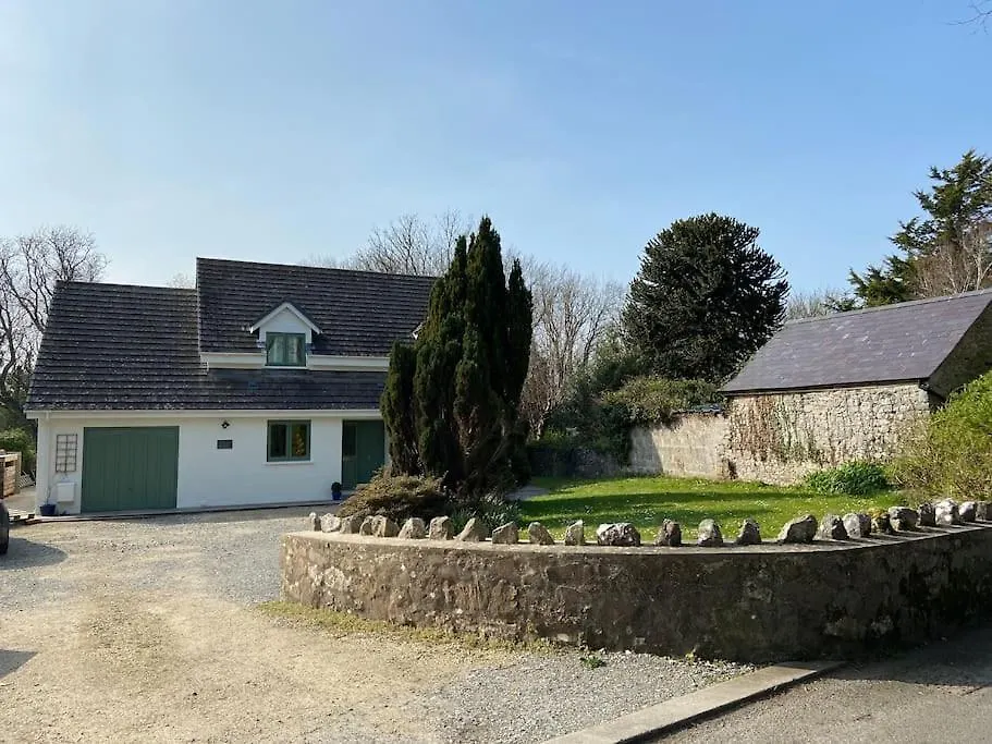 Manorbier Spacious Near Holiday home