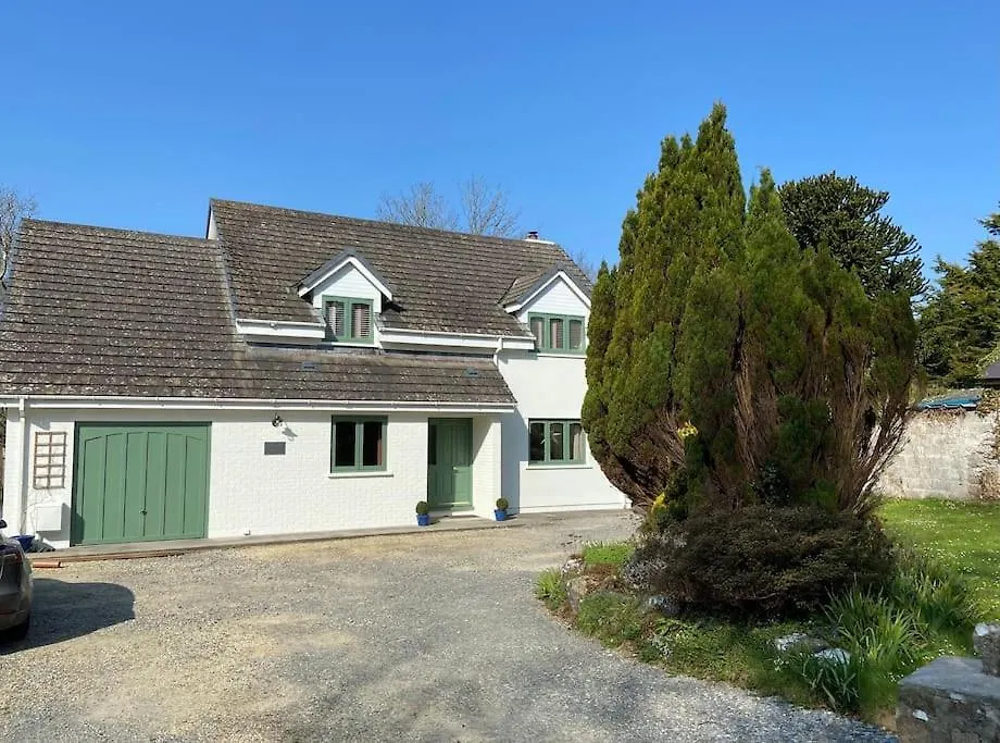 Manorbier Spacious Near Holiday home Tenby