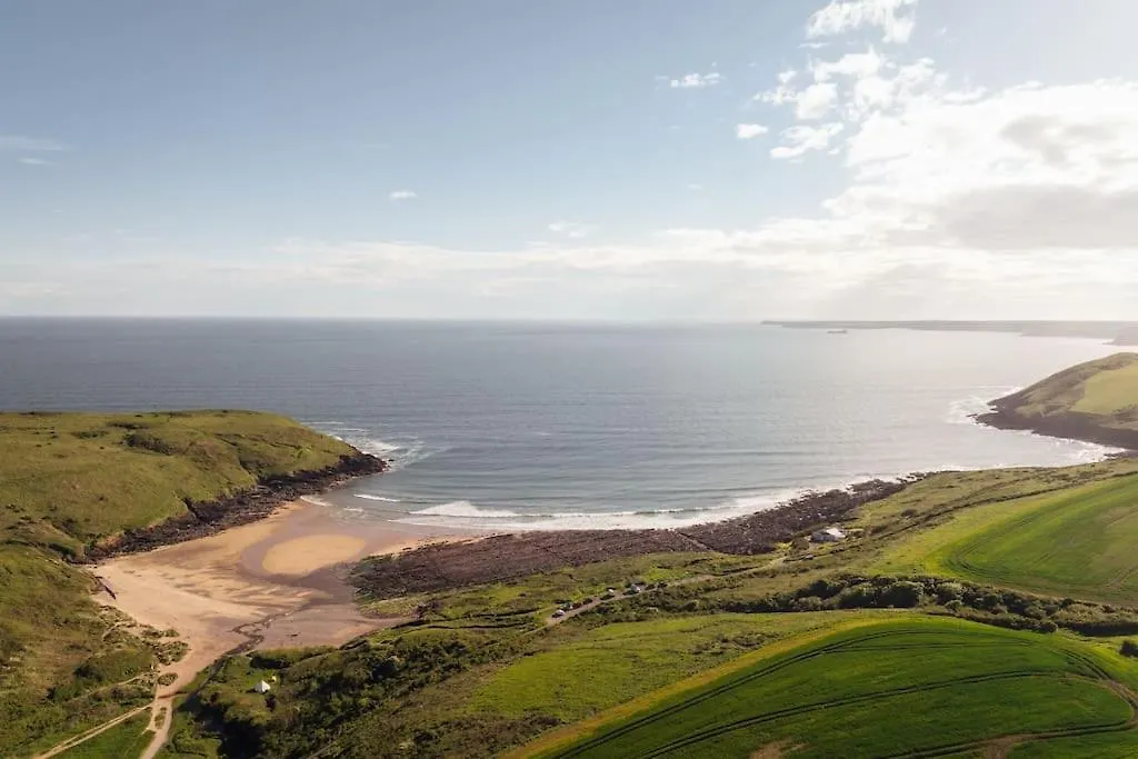 Holiday home Manorbier Spacious Near Tenby