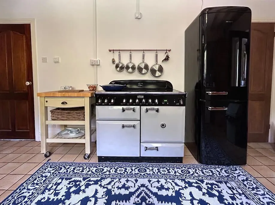 Manorbier Spacious Near Holiday home *