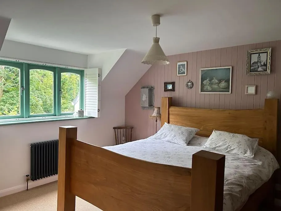 Manorbier Spacious Near Holiday home Tenby