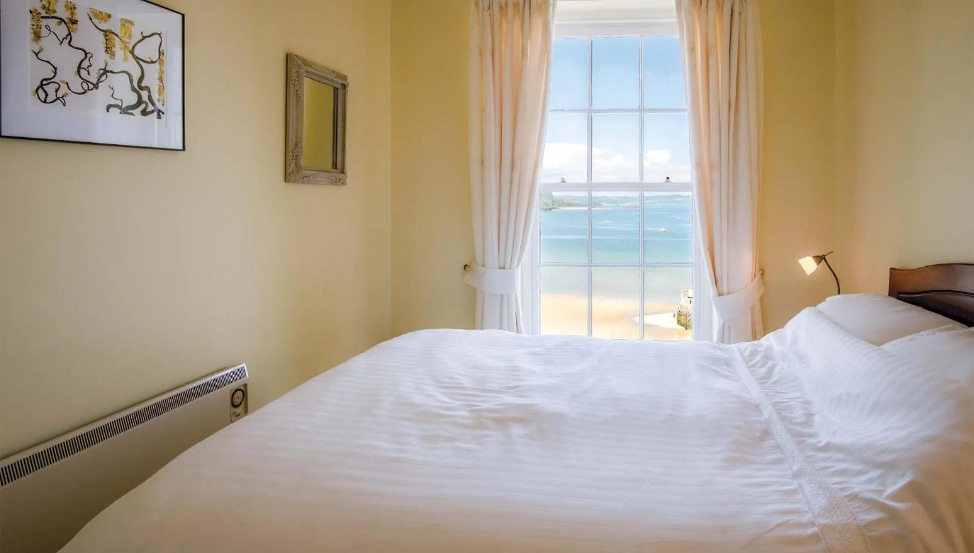 Apartment 5 Belle Vue Court - 2 Bedroom -