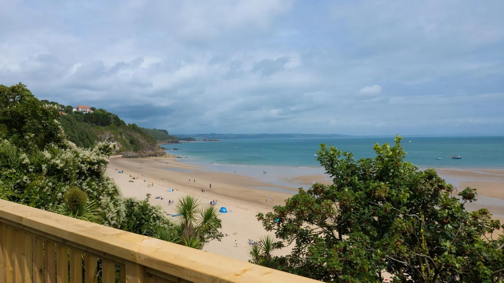 3 Croft House - Front Sea Views Parking Apartment