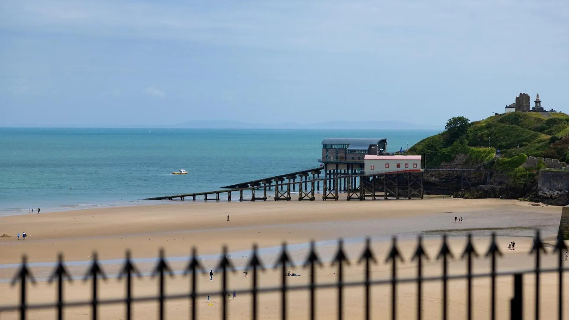 Apartment 3 Croft House - Front Sea Views Parking Tenby