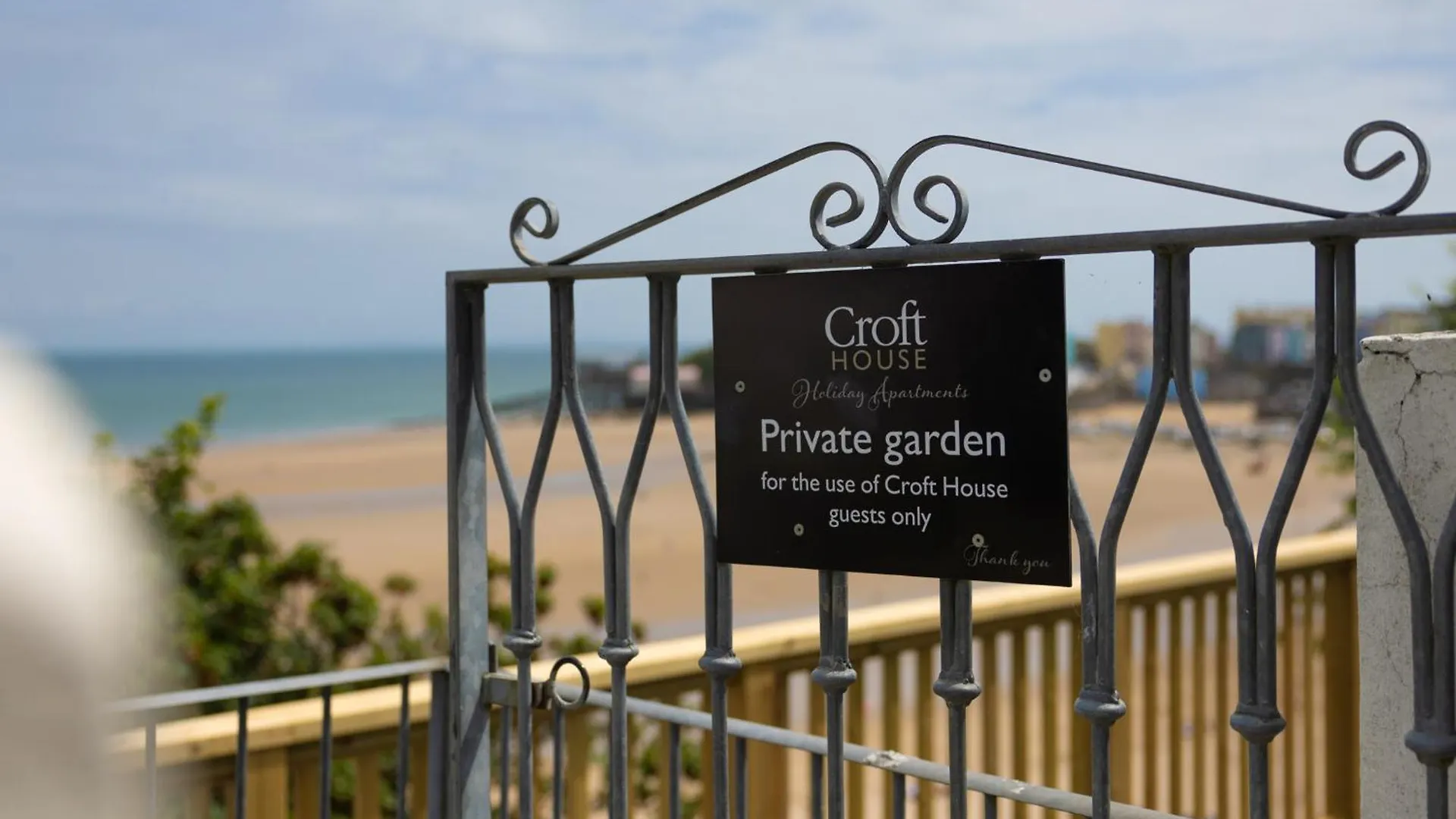 Apartment 3 Croft House - Front Sea Views Parking *