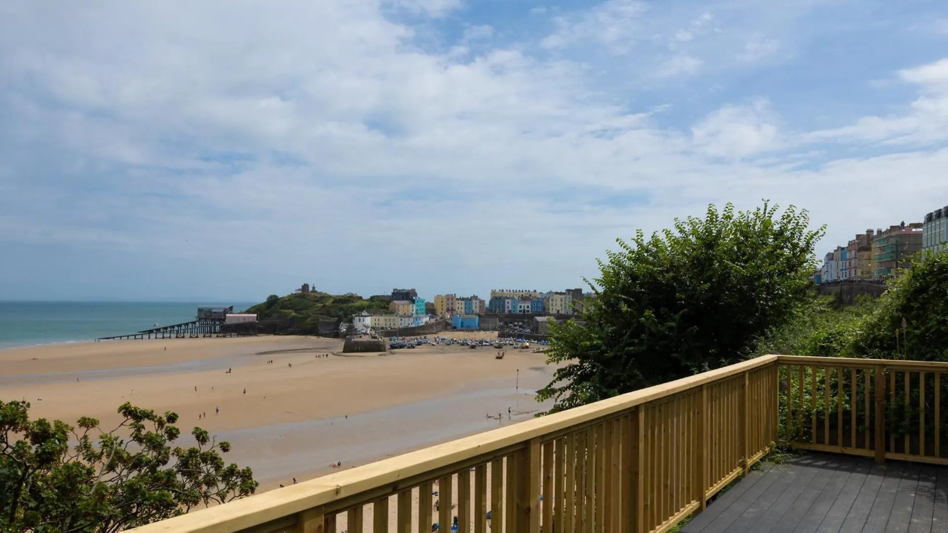 3 Croft House - Front Sea Views Parking Apartment *