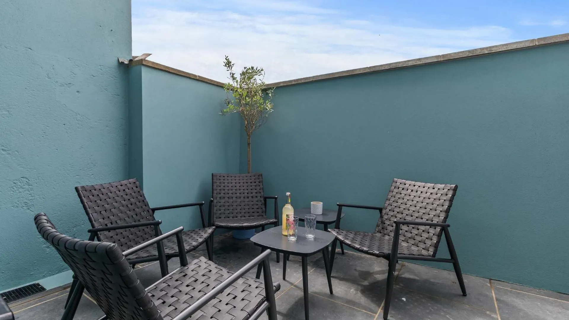 3 Croft House - Front Sea Views Parking * Tenby