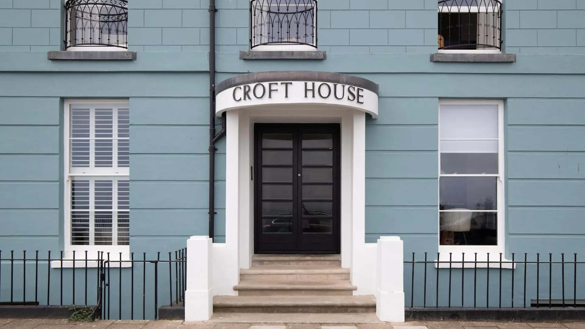 Apartment 3 Croft House - Front Sea Views Parking *