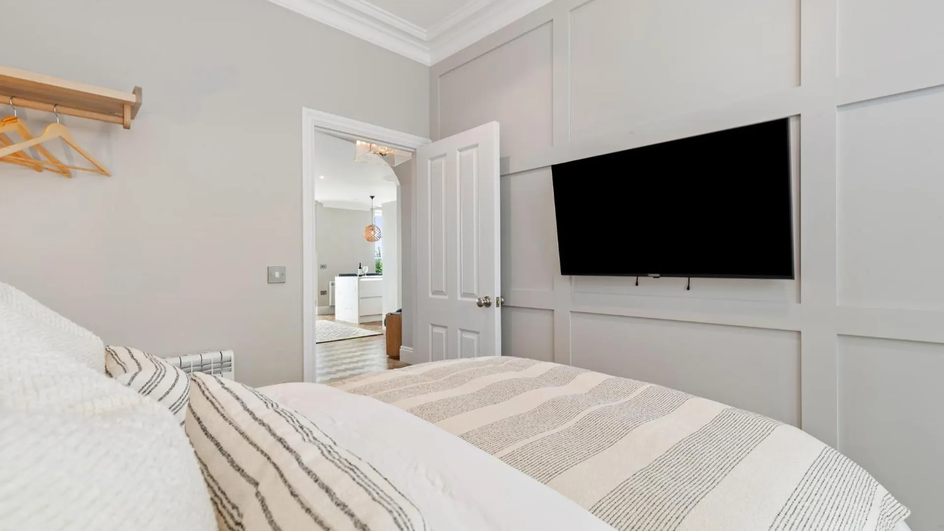 3 Croft House - Front Sea Views Parking Tenby