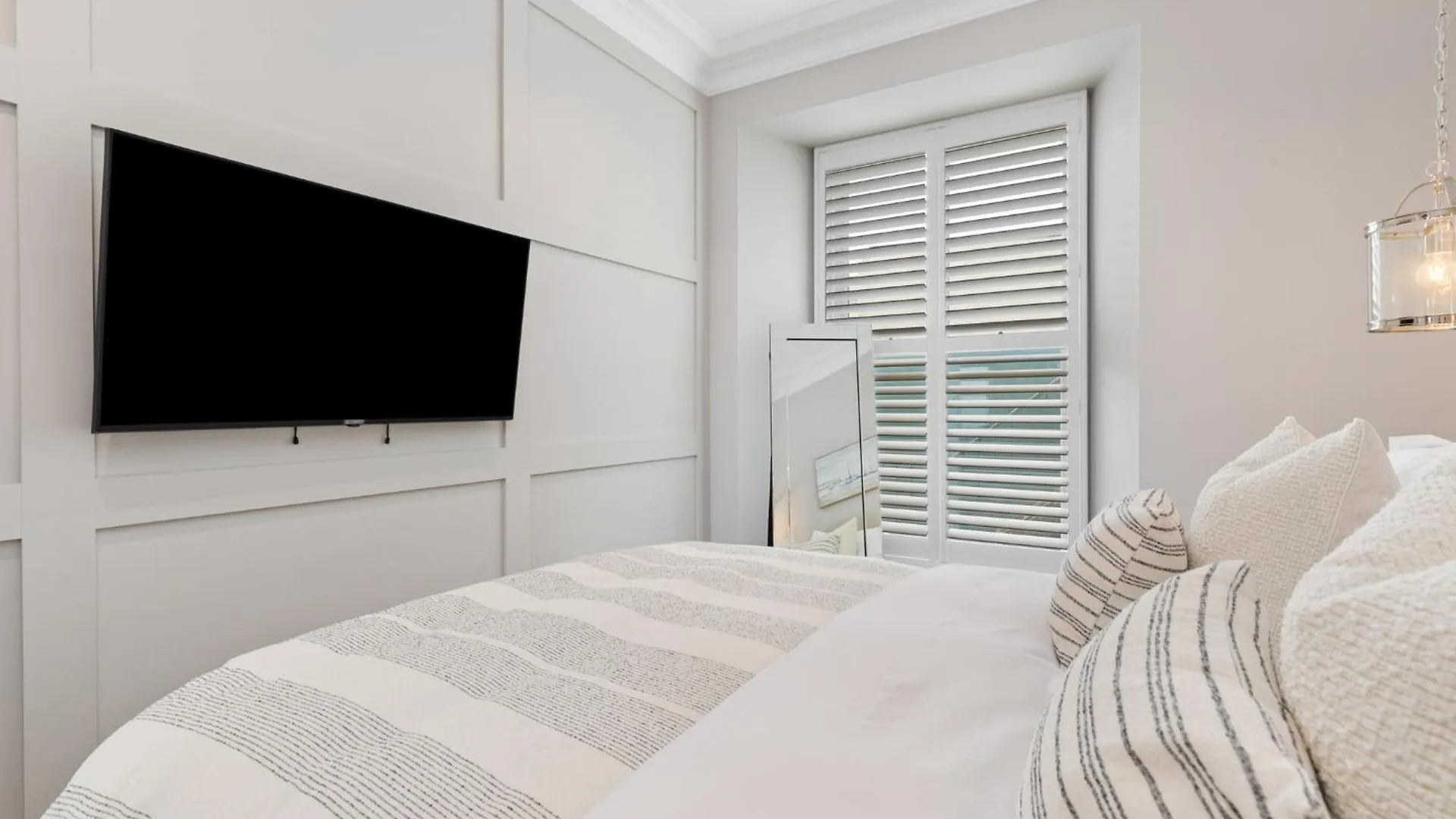 3 Croft House - Front Sea Views Parking Apartment