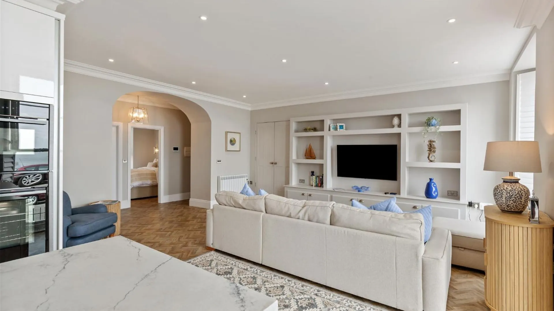 3 Croft House - Front Sea Views Parking Apartment Tenby