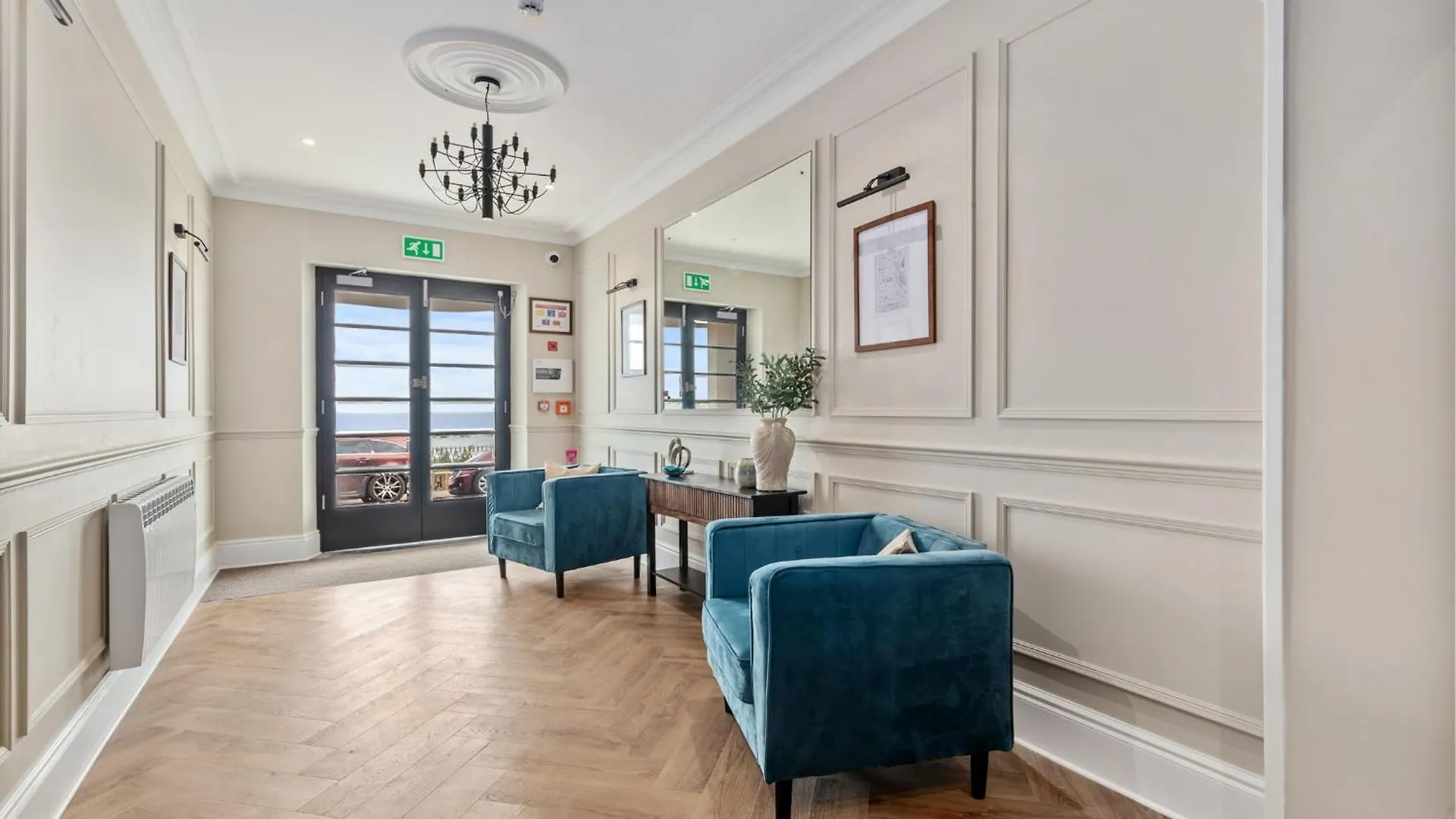 3 Croft House - Front Sea Views Parking Apartment Tenby