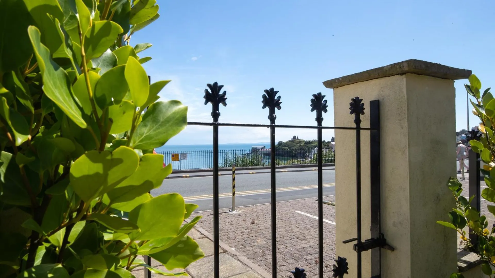 Nash House - Seafront With Parking Close To Town Holiday home *