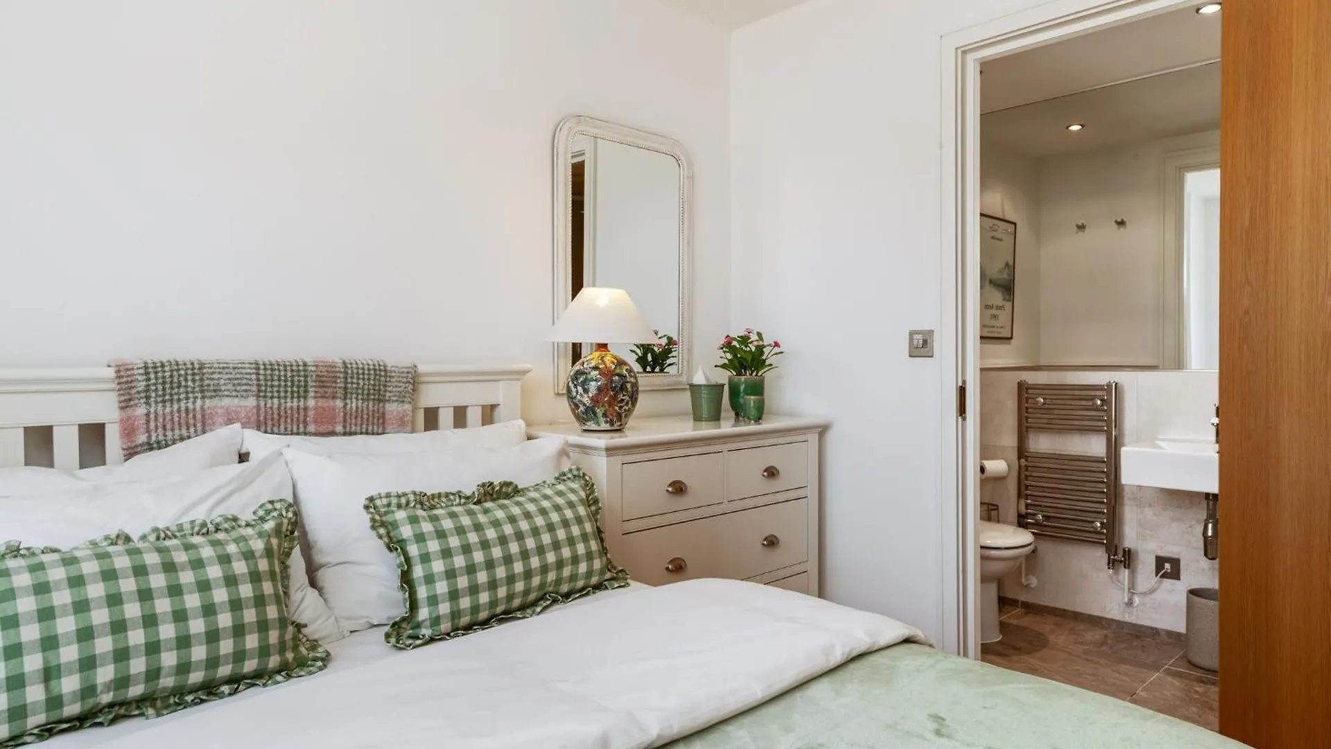 Holiday home Nash House - Seafront With Parking Close To Town *