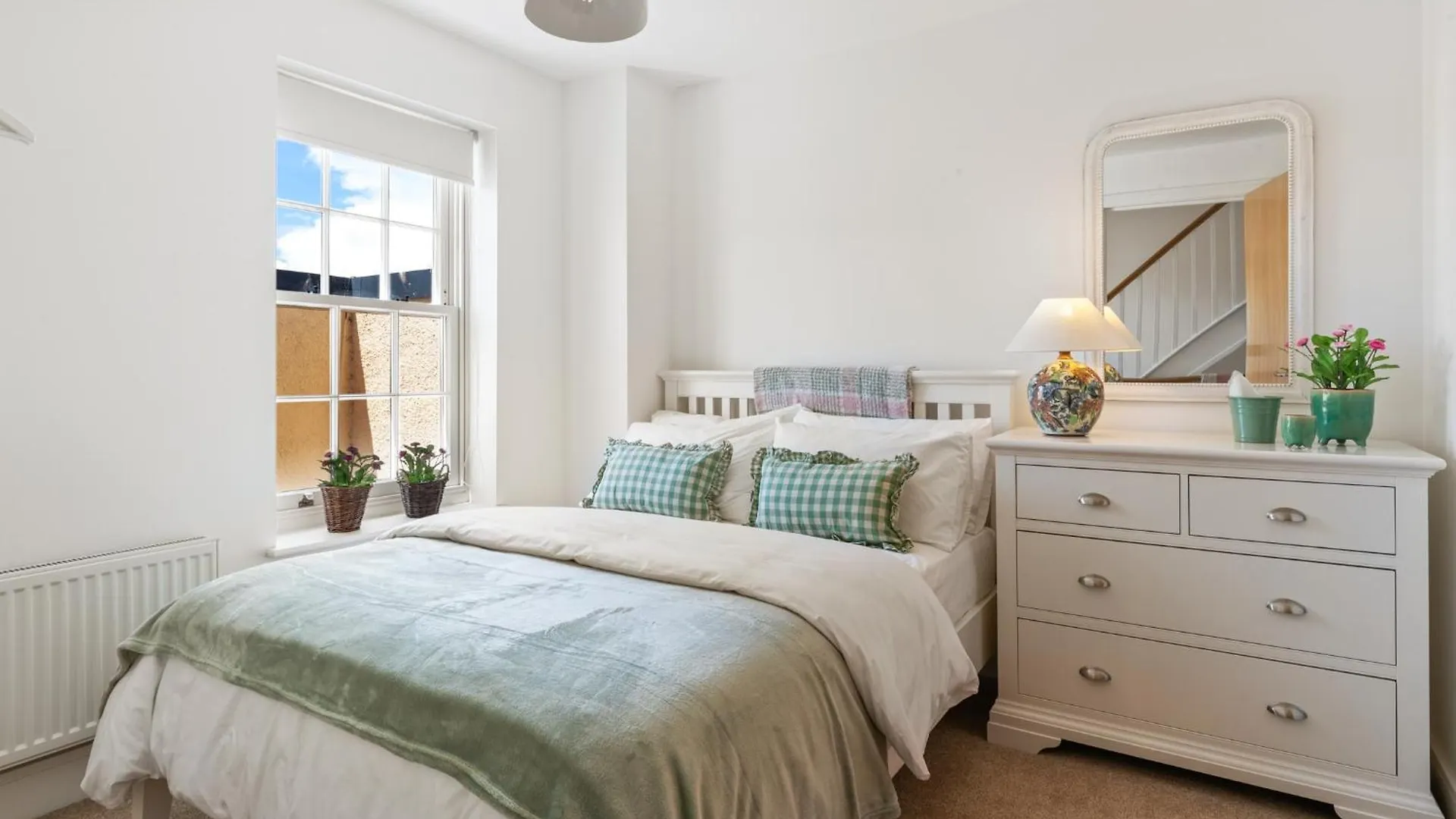 Nash House - Seafront With Parking Close To Town *