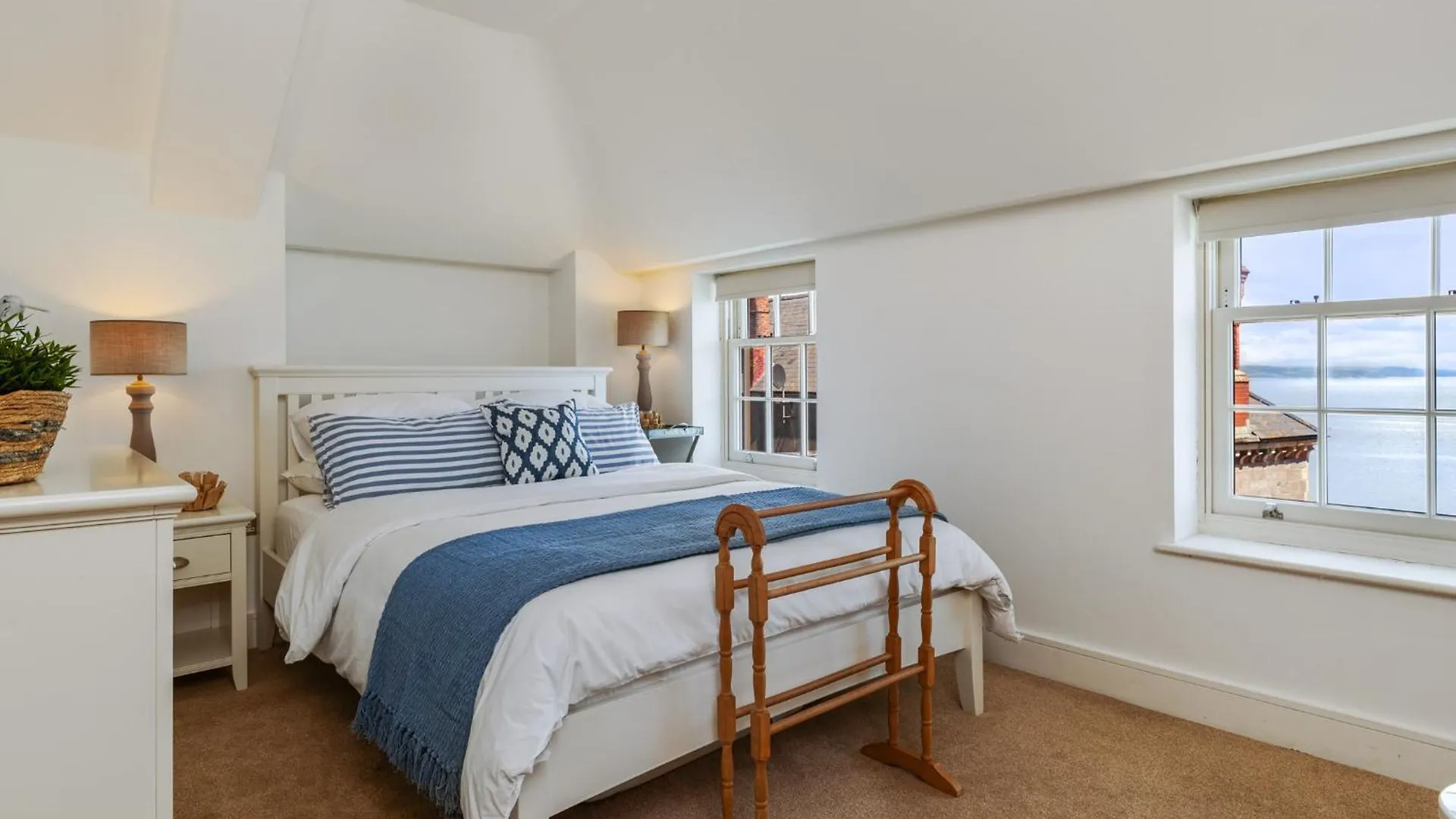 Holiday home Nash House - Seafront With Parking Close To Town
