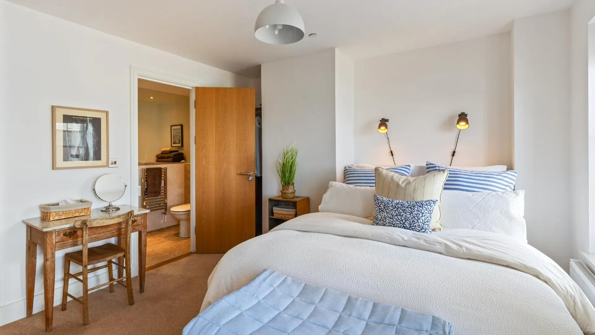 Nash House - Seafront With Parking Close To Town Holiday home *