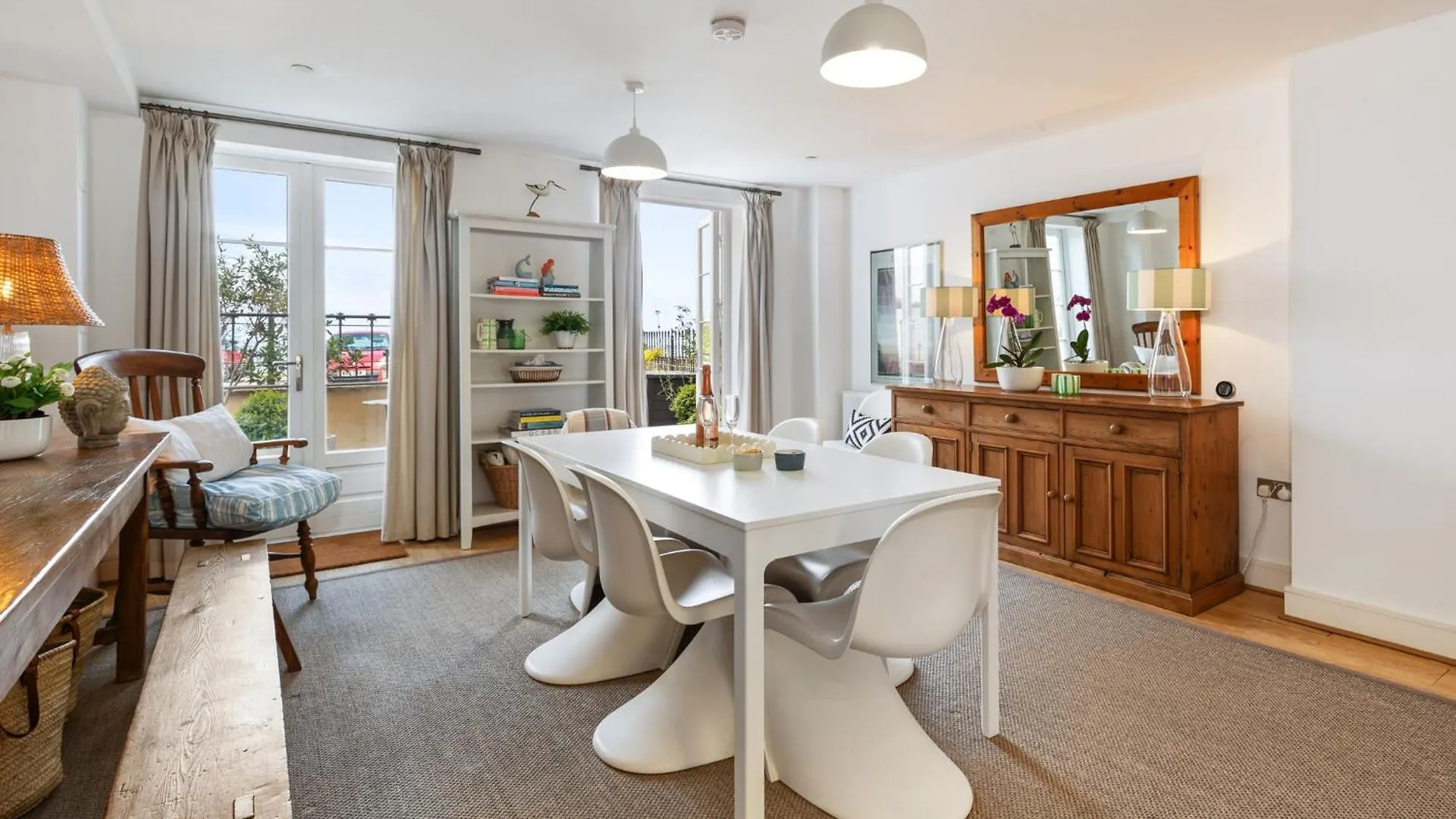 Nash House - Seafront With Parking Close To Town Holiday home *