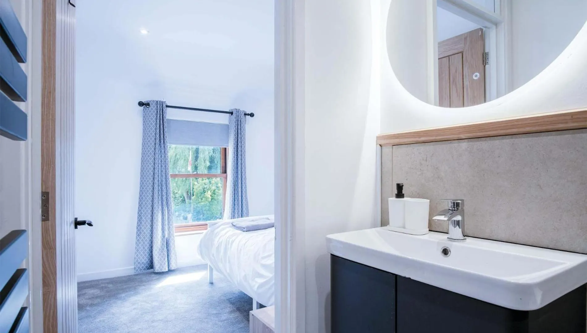 The - 2 Bedroom - * Tenby