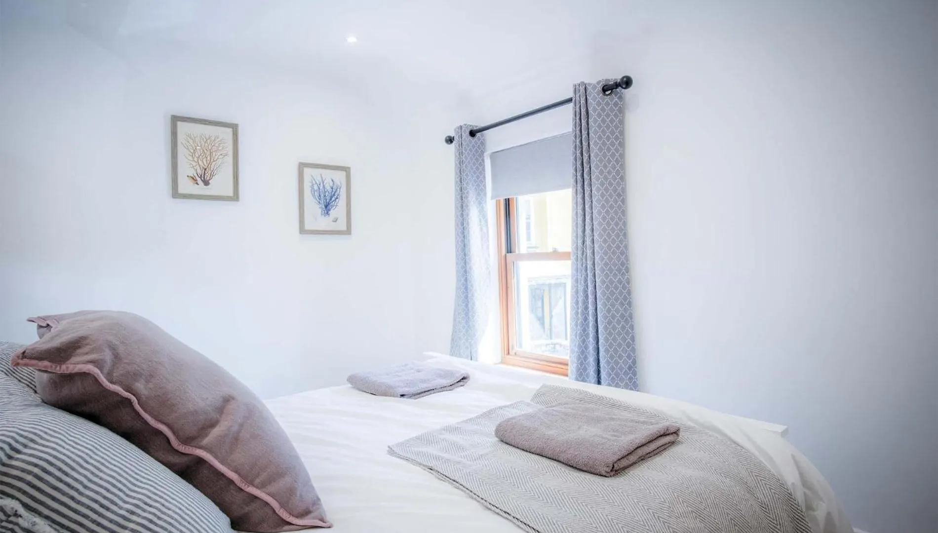 The - 2 Bedroom - Semesterbostad Tenby