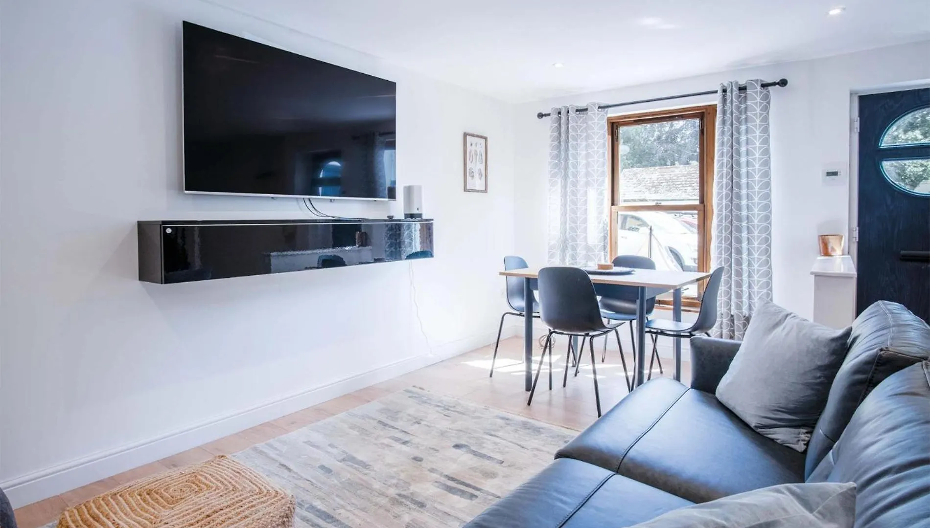 The - 2 Bedroom - * Tenby