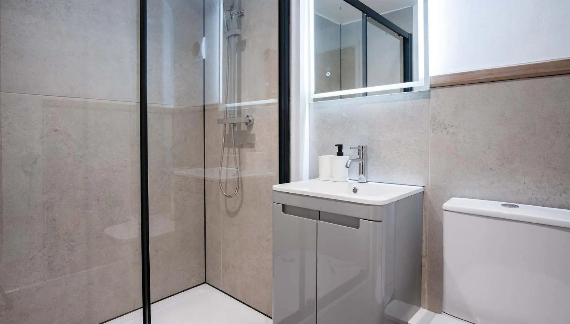 Flat 2 - 1 Bedroom - Tenby