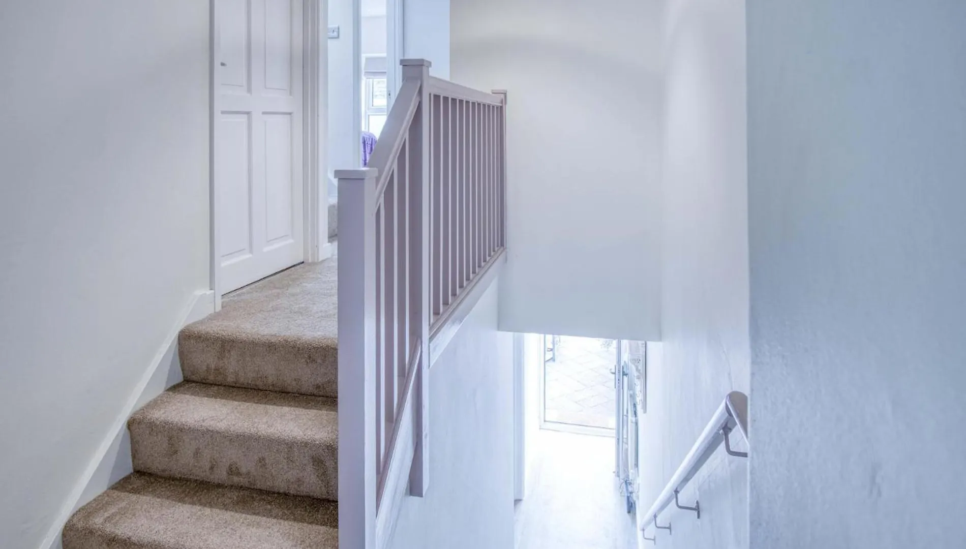 Pink - 4 Bedrooms & Hot Tub - Apartment Tenby