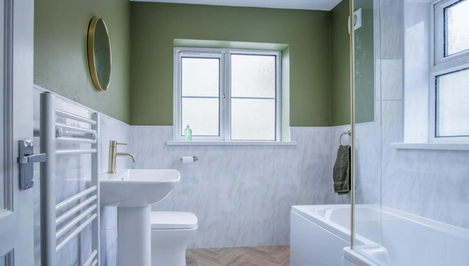 Apartment Pink - 4 Bedrooms & Hot Tub - Tenby