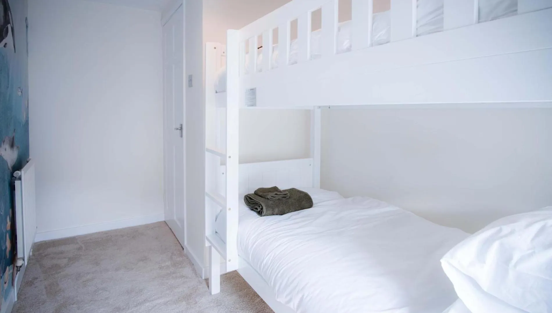 Apartment Pink - 4 Bedrooms & Hot Tub - *