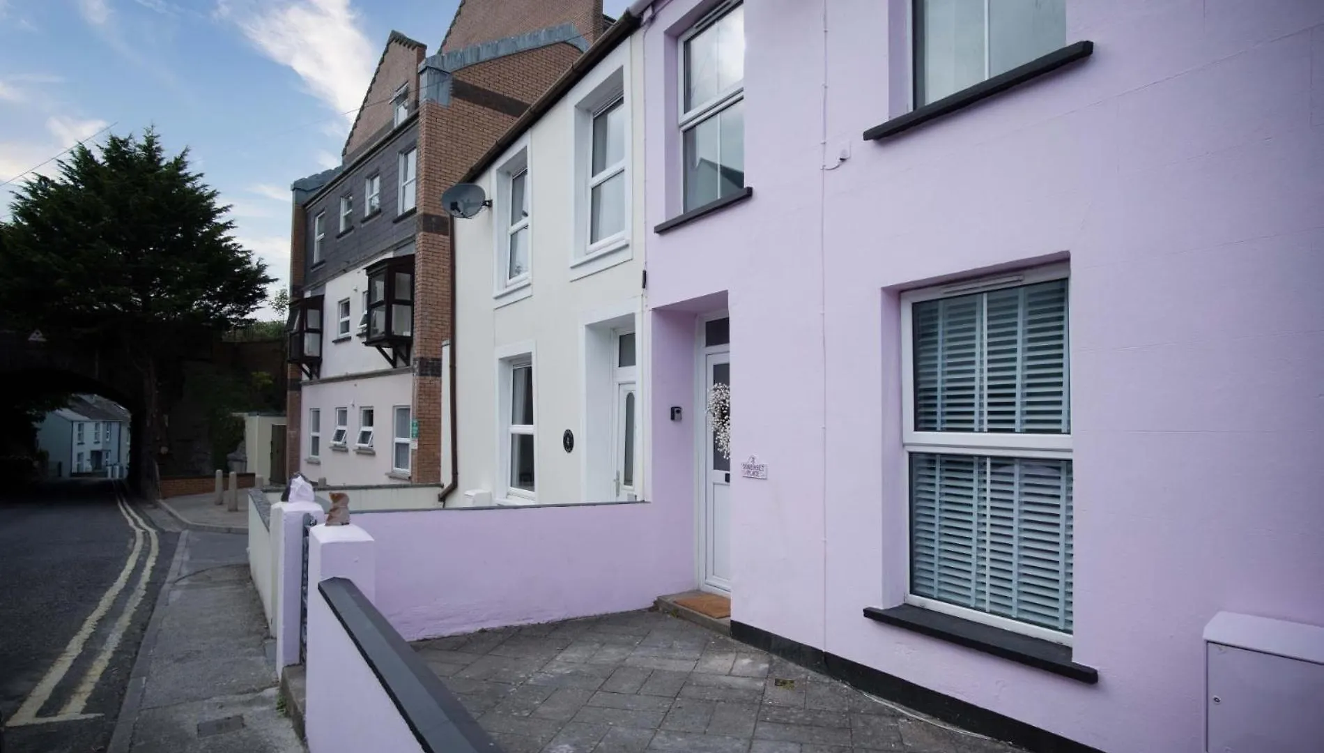 Pink - 4 Bedrooms & Hot Tub - Apartment *