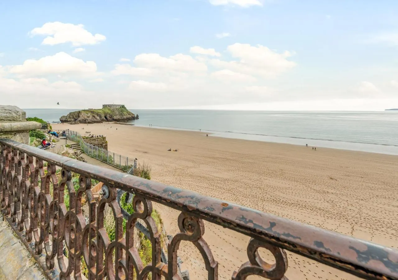 Vine Holiday home Tenby