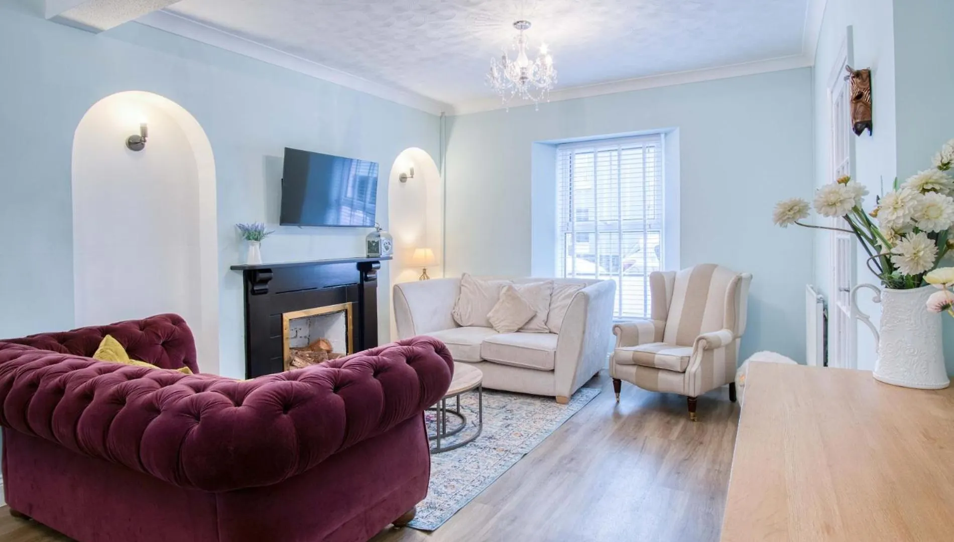 Apartment Pink - 4 Bedrooms & Hot Tub -