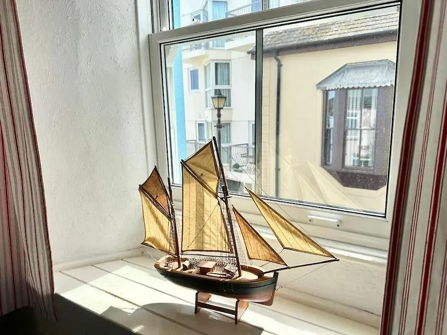 Ship 50m Holiday home Tenby
