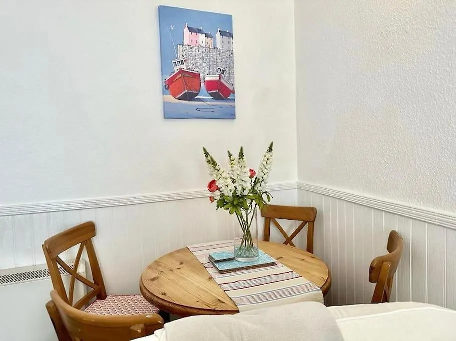 Holiday home Ship 50m Tenby