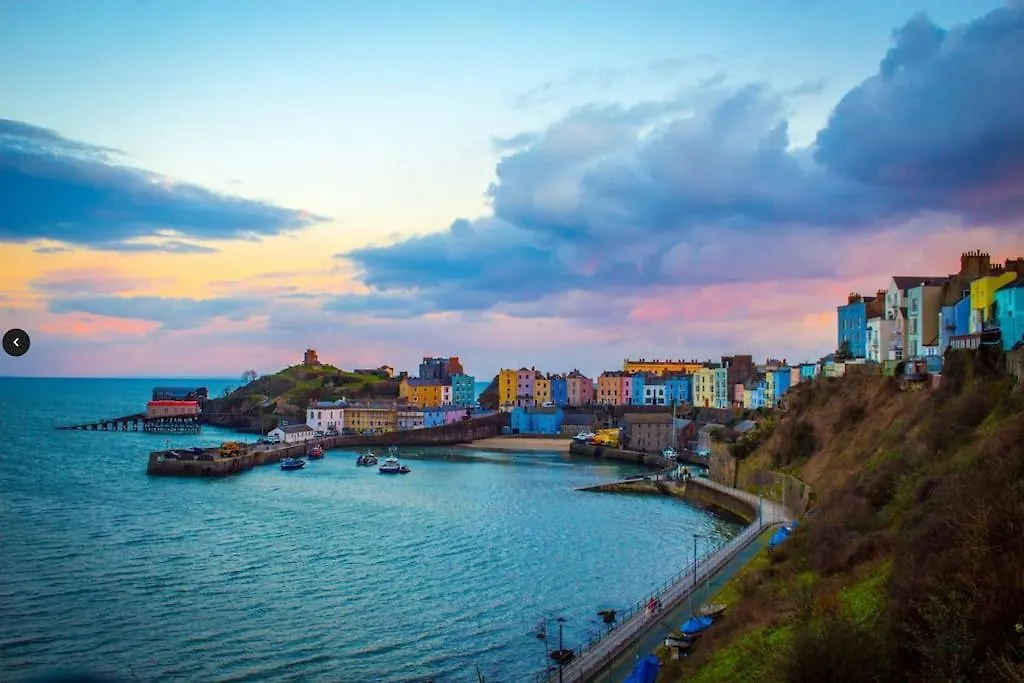 Ship 50m Holiday home Tenby