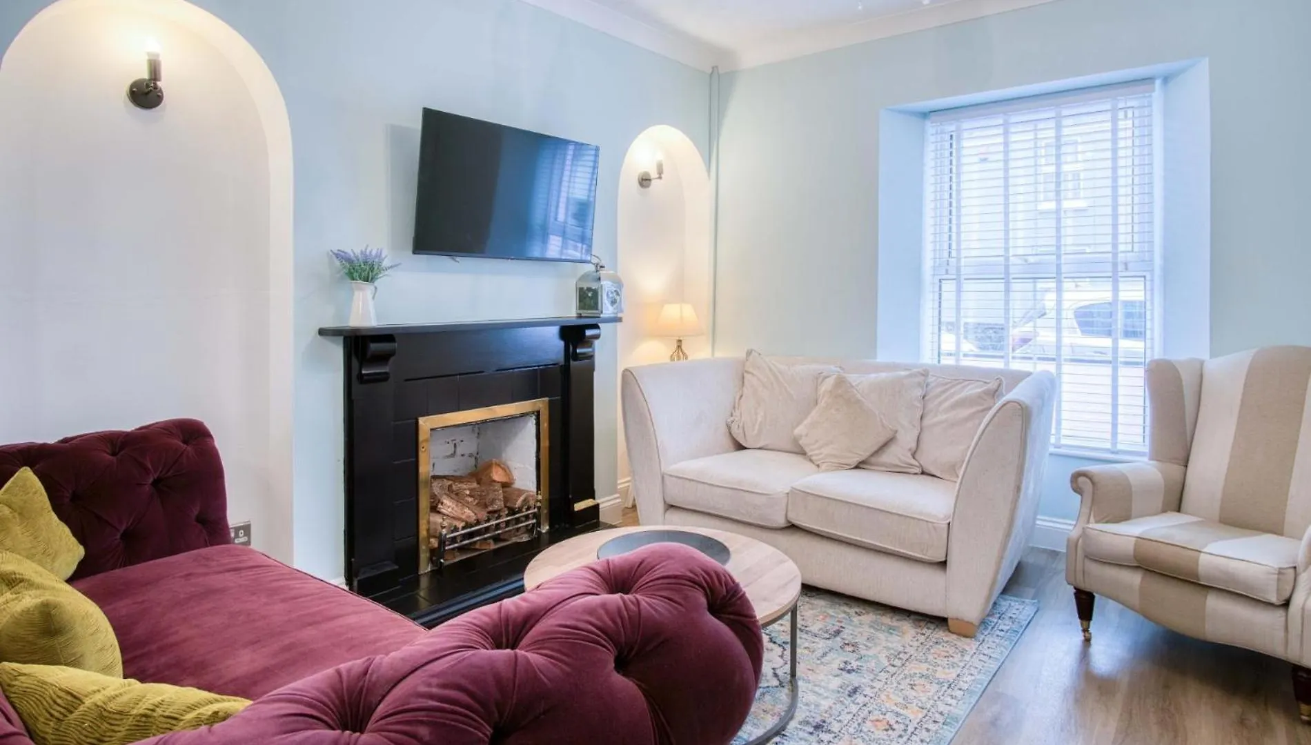 Pink - 4 Bedrooms & Hot Tub - Tenby