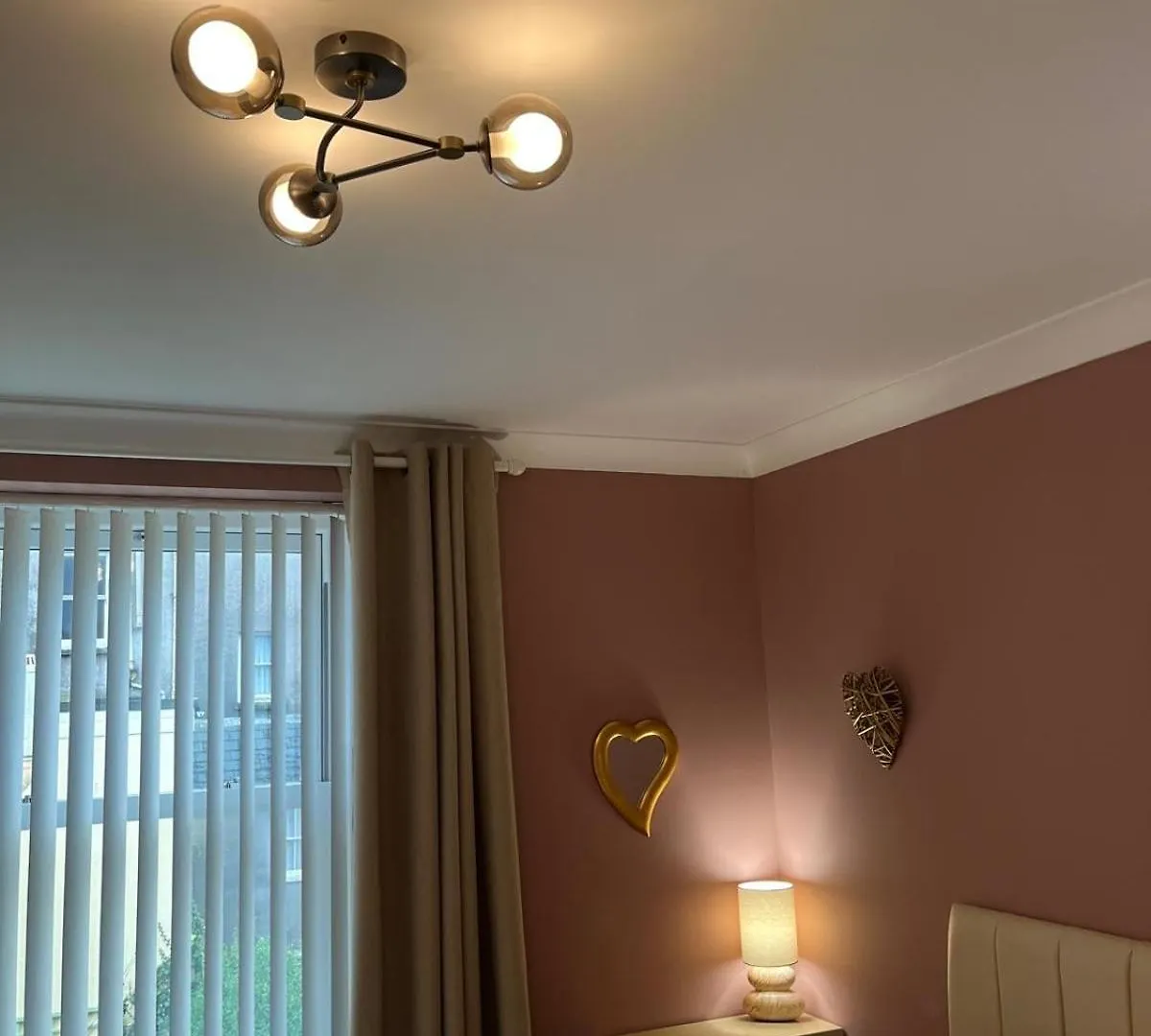 Holiday home Honey Tenby
