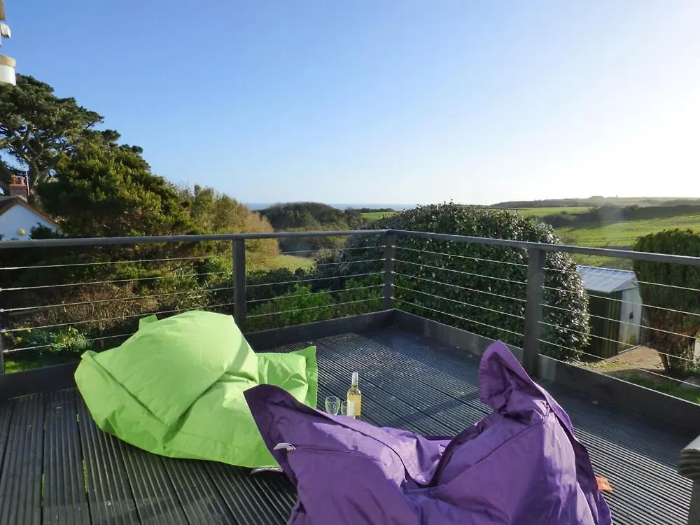 Treetops Holiday home Tenby