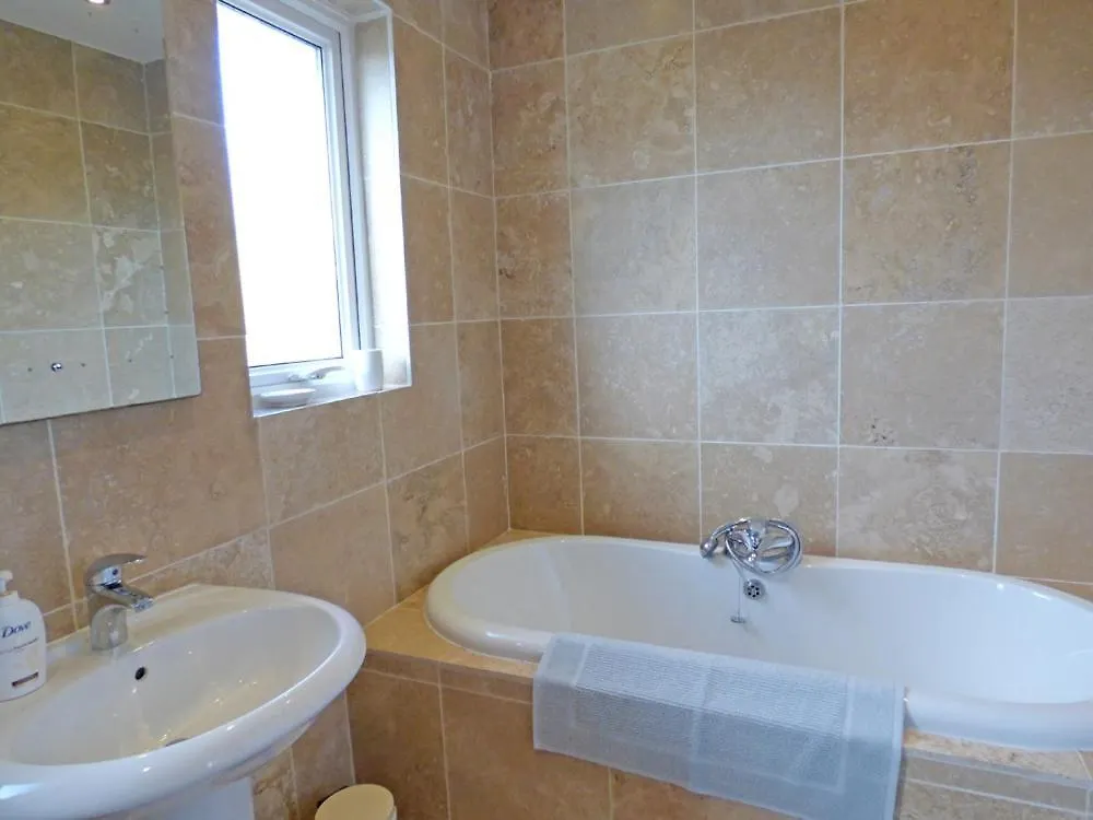 Holiday home Treetops Tenby