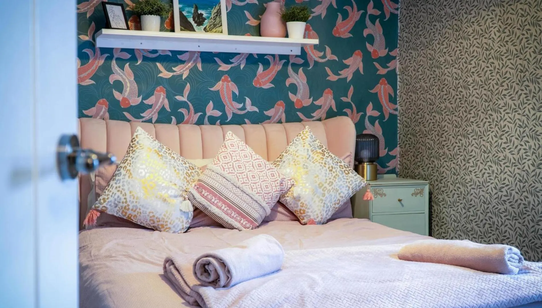 Lobster - 3 Bedroom - * Tenby