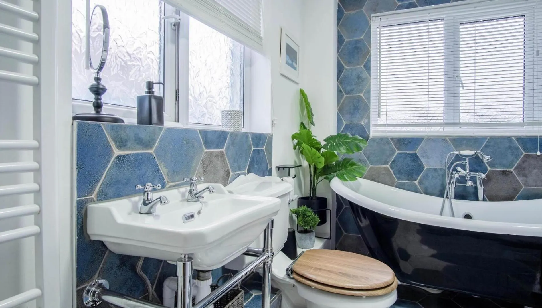 Lobster - 3 Bedroom - * Tenby