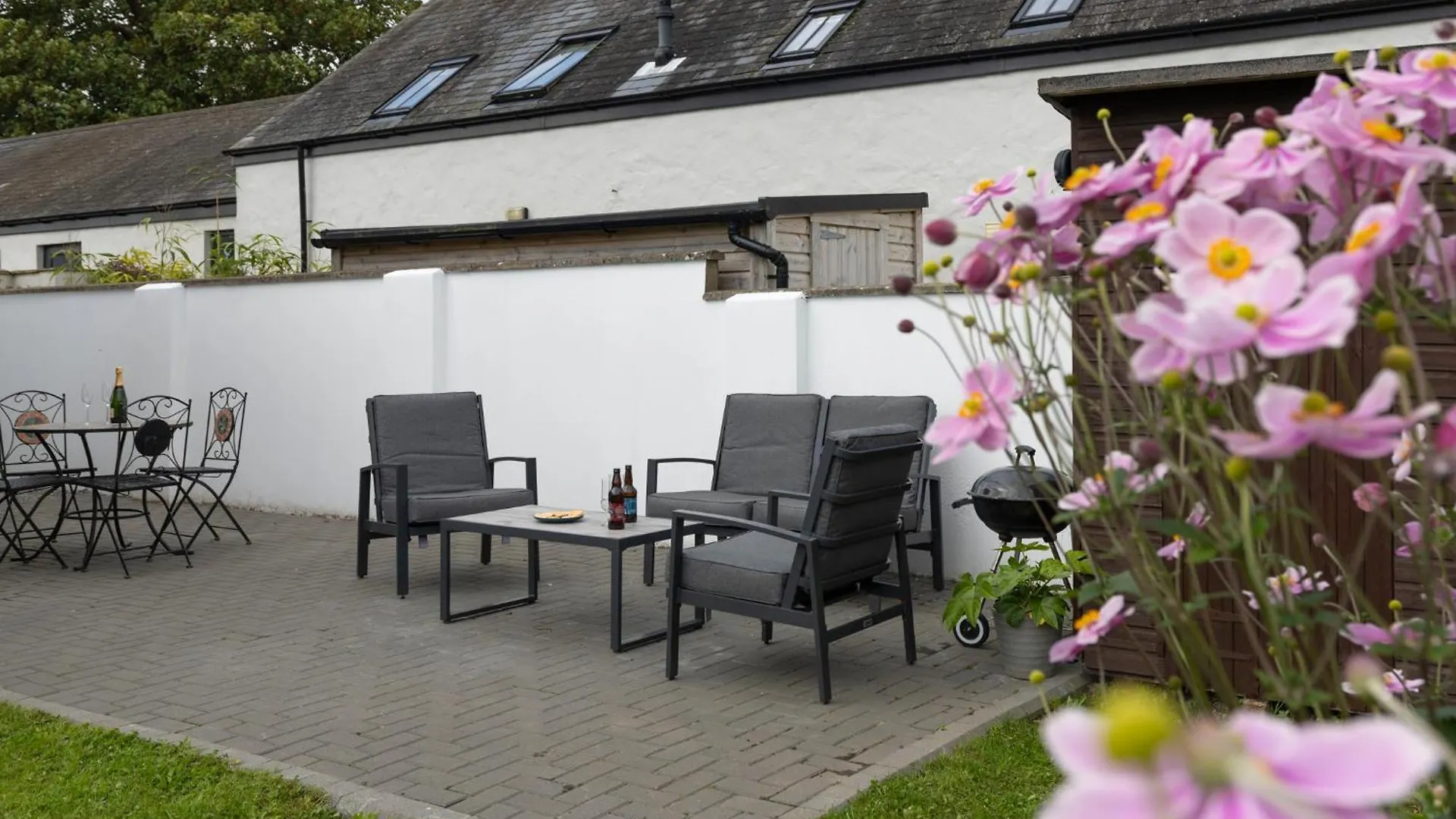 Two Hoots - Peaceful Rural Views * Tenby
