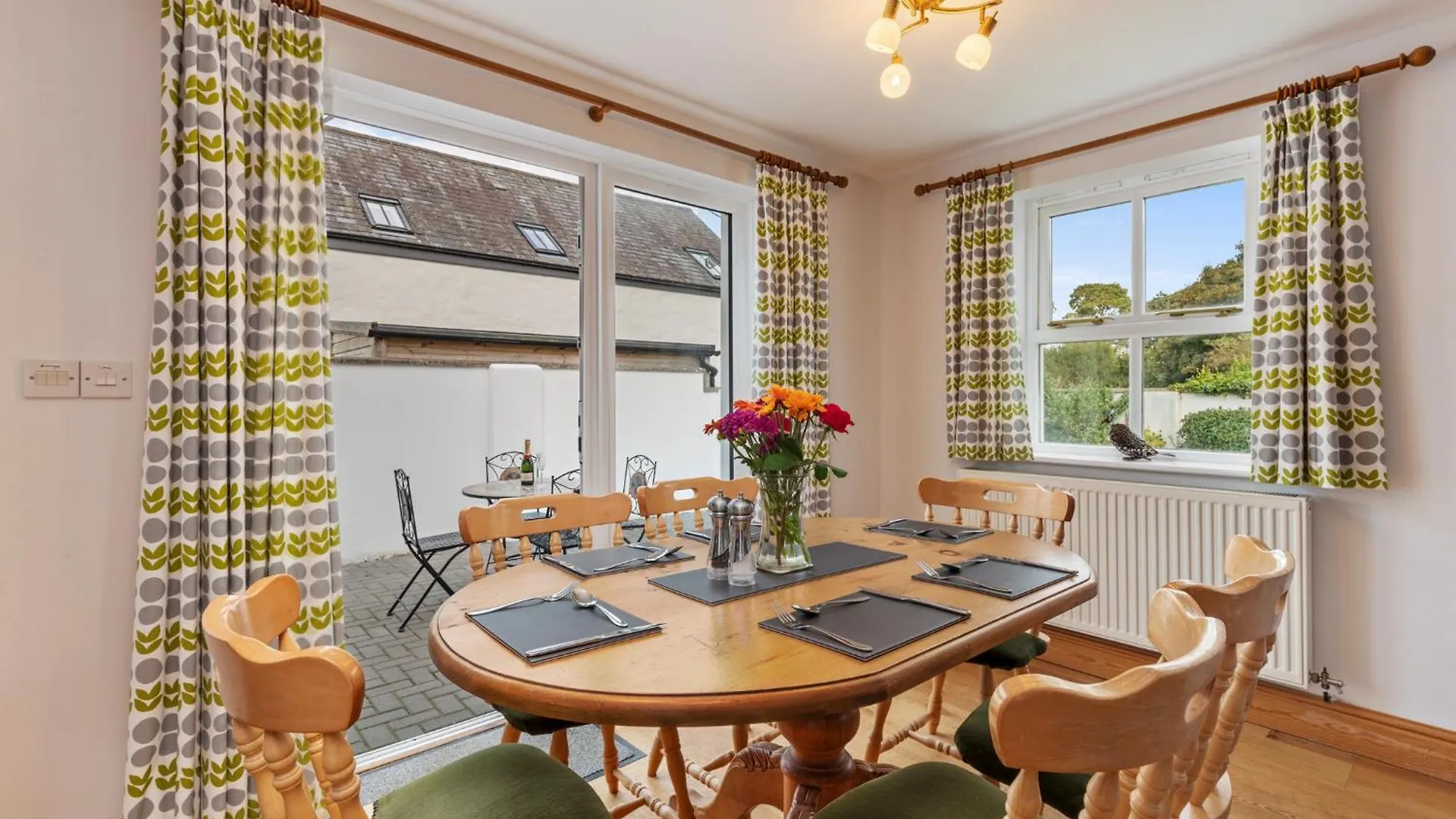 Two Hoots - Peaceful Rural Views Holiday home *